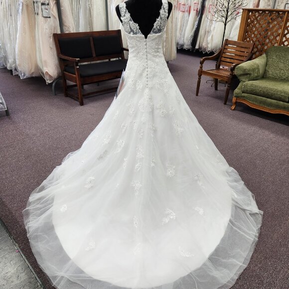 Private Label Clemence Bridal Gown Size 4 Ivory Lace/Tulle Wedding Dress - Picture 5 of 9